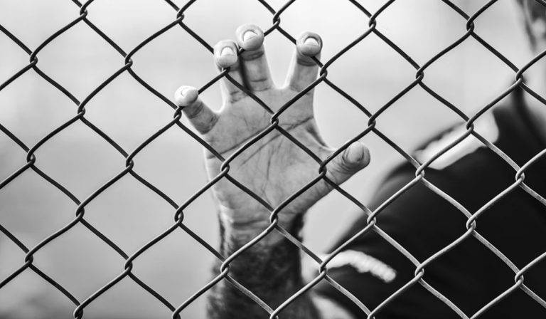 Kockari iza rešetaka-online casino bonus