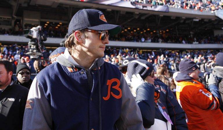 Ešton Kučer-online casino bonus-kockanje-stadion-utakmica