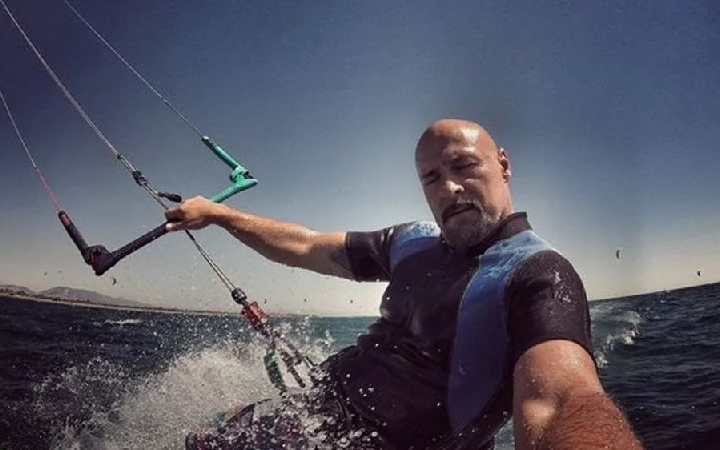 Gru-online casino bonus-kajt surfing-snoubord-adrenalin džanki