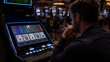 Igranje video pokera - Online casino bonus